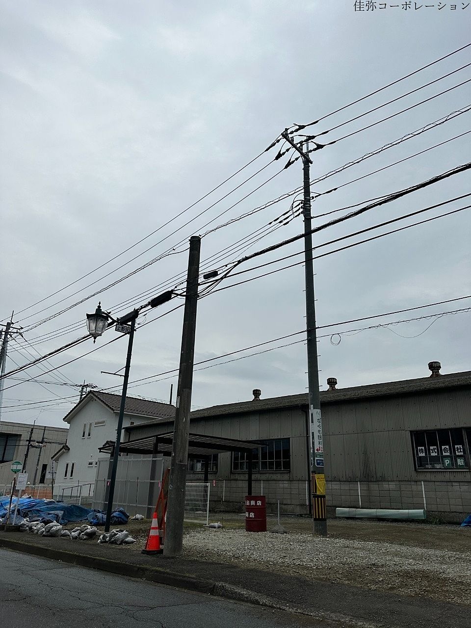 電柱　短い　佳弥コーポレーション　道路　県道　NTT　東京電力