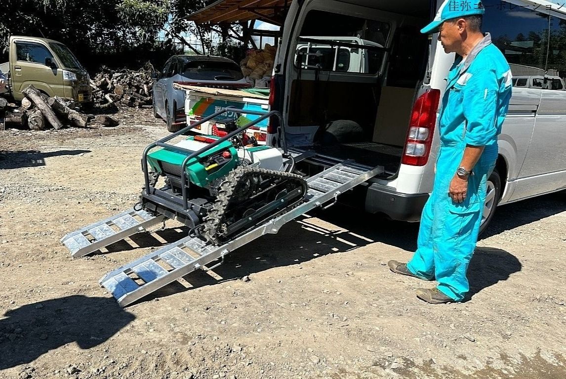 昨日納車のラジコン草刈り機、今日メーカーさんに帰っていきました・・・