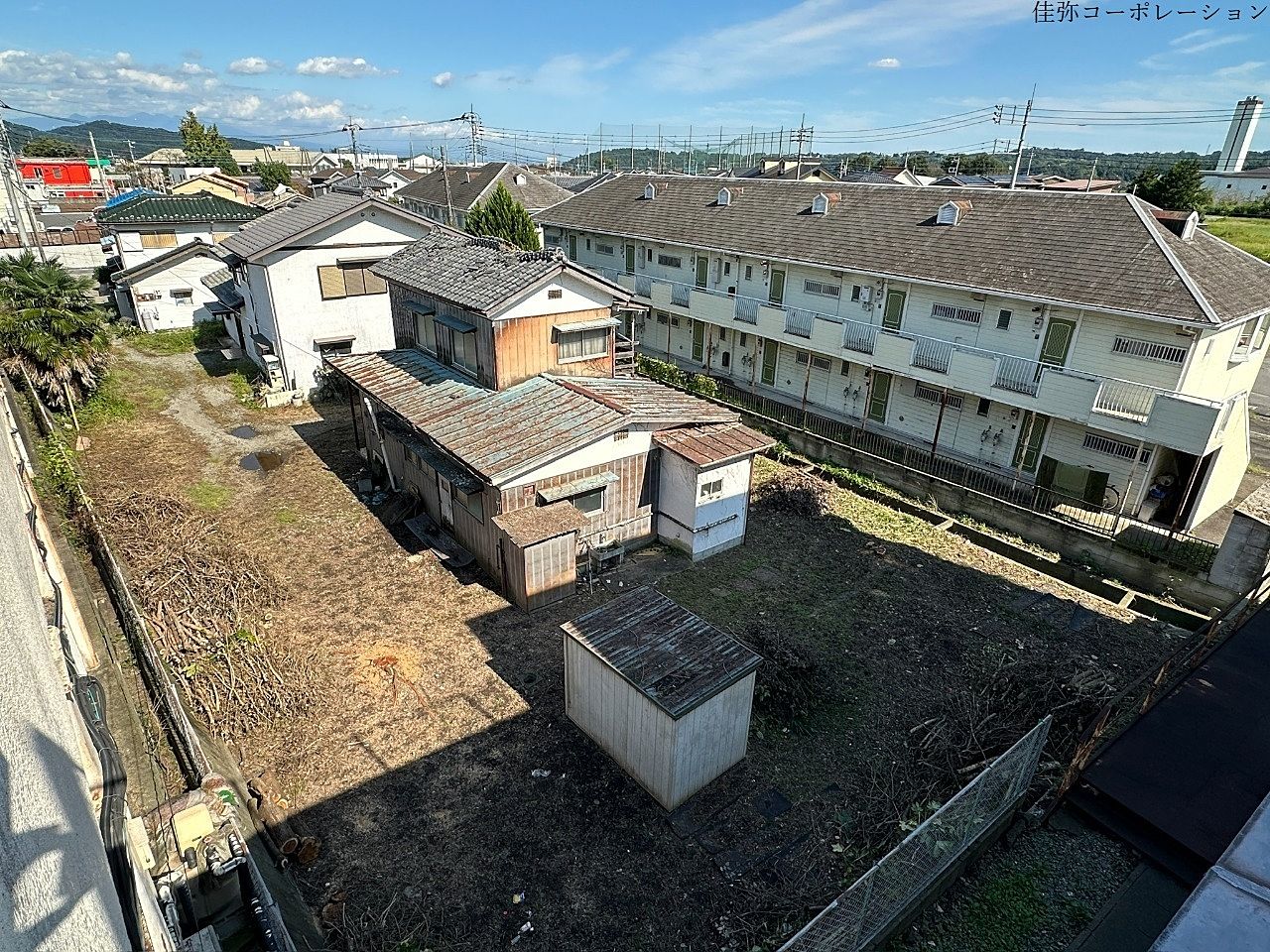 2階の屋根以上の高さにまで伸びた「木」の伐採をご依頼頂きました